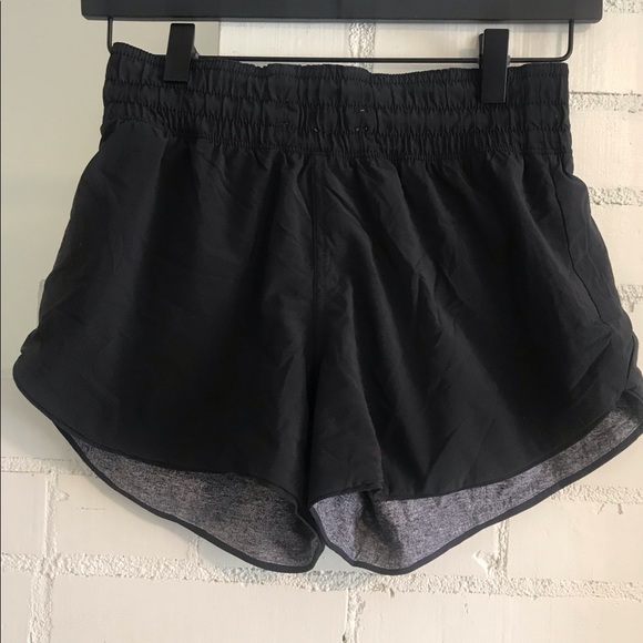 Lululemon Choose A Side Short - Picture 9 of 11